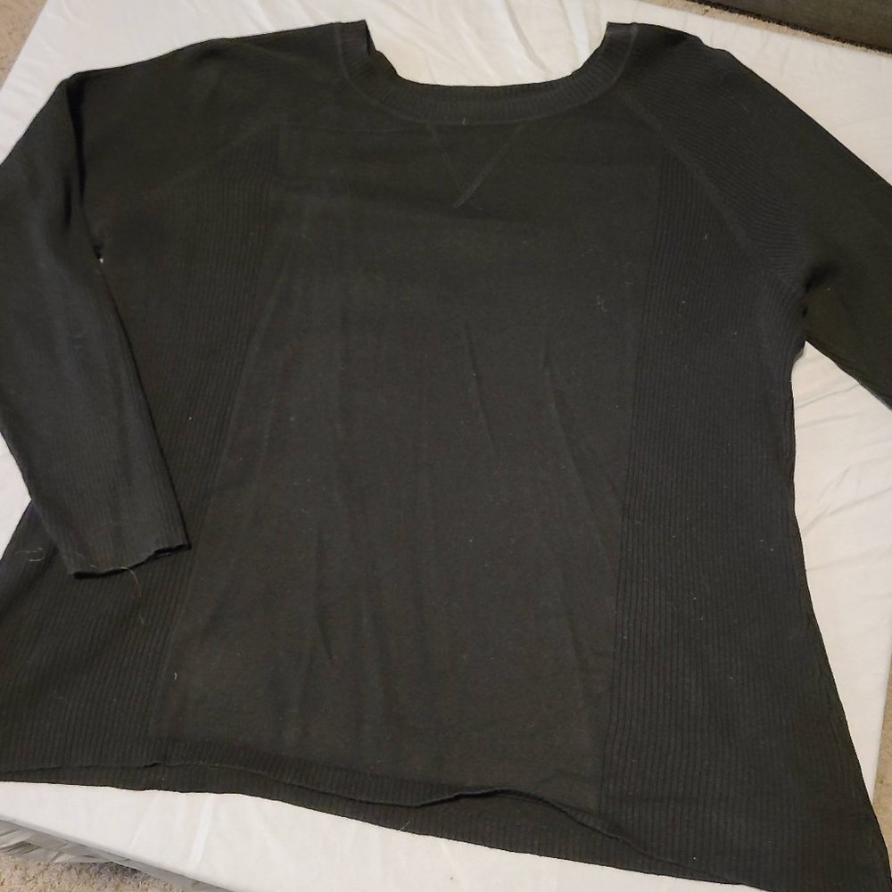 Black crewneck sweater, 3x